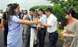 The Governor designate Brig. (Dr.) B.D. Mishra (Retd.) received by State Officers at Raj Bhavan Helipad, Itanagar on 3rd October2017.